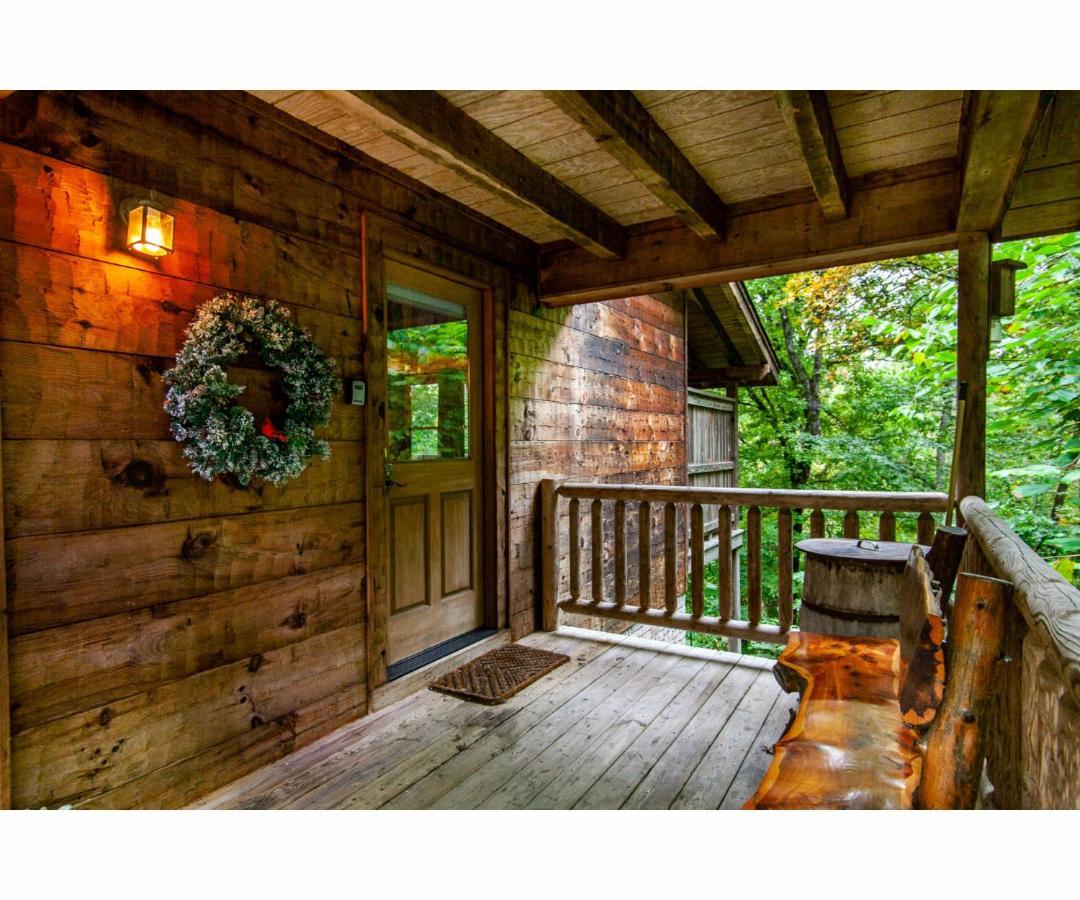 Peekaboo With Hot Tub, Pool Table, And Jacuzzi Βίλα Pigeon Forge Εξωτερικό φωτογραφία