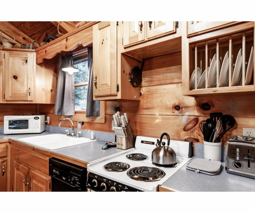 Peekaboo With Hot Tub, Pool Table, And Jacuzzi Βίλα Pigeon Forge Εξωτερικό φωτογραφία