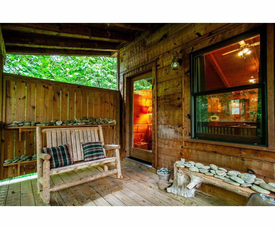 Peekaboo With Hot Tub, Pool Table, And Jacuzzi Βίλα Pigeon Forge Εξωτερικό φωτογραφία