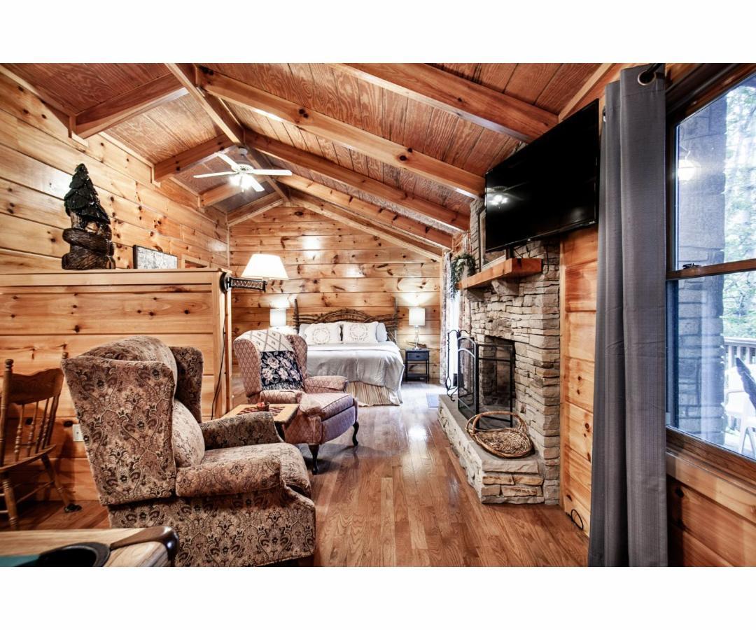 Peekaboo With Hot Tub, Pool Table, And Jacuzzi Βίλα Pigeon Forge Εξωτερικό φωτογραφία
