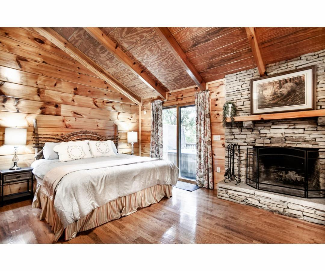 Peekaboo With Hot Tub, Pool Table, And Jacuzzi Βίλα Pigeon Forge Εξωτερικό φωτογραφία