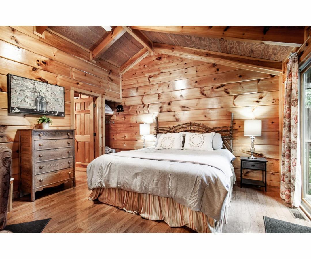 Peekaboo With Hot Tub, Pool Table, And Jacuzzi Βίλα Pigeon Forge Εξωτερικό φωτογραφία