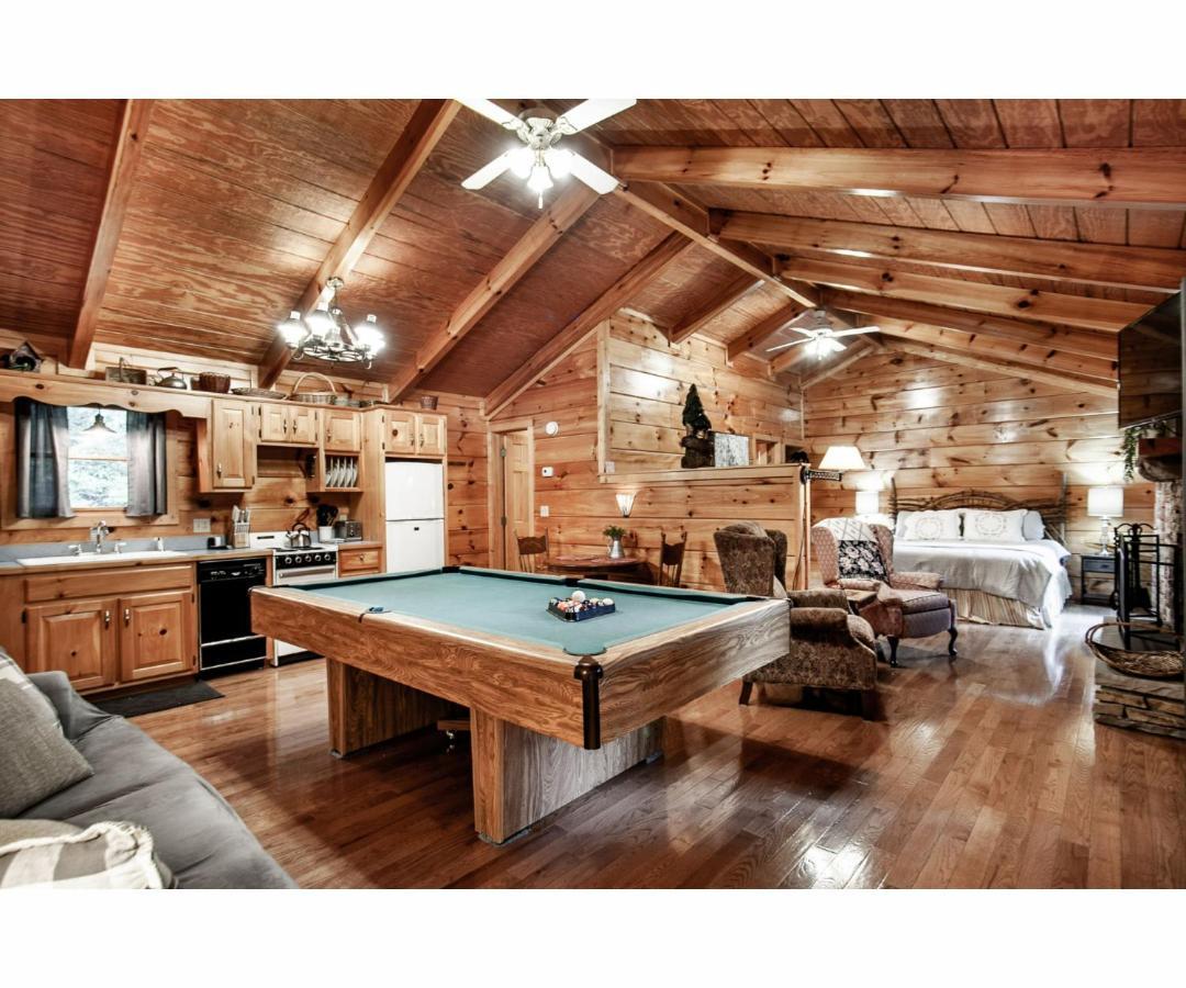 Peekaboo With Hot Tub, Pool Table, And Jacuzzi Βίλα Pigeon Forge Εξωτερικό φωτογραφία