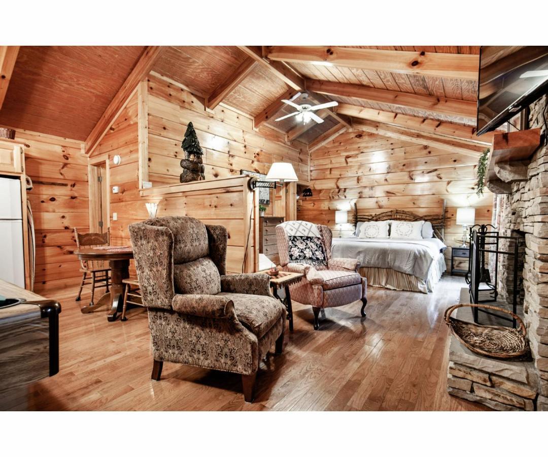 Peekaboo With Hot Tub, Pool Table, And Jacuzzi Βίλα Pigeon Forge Εξωτερικό φωτογραφία