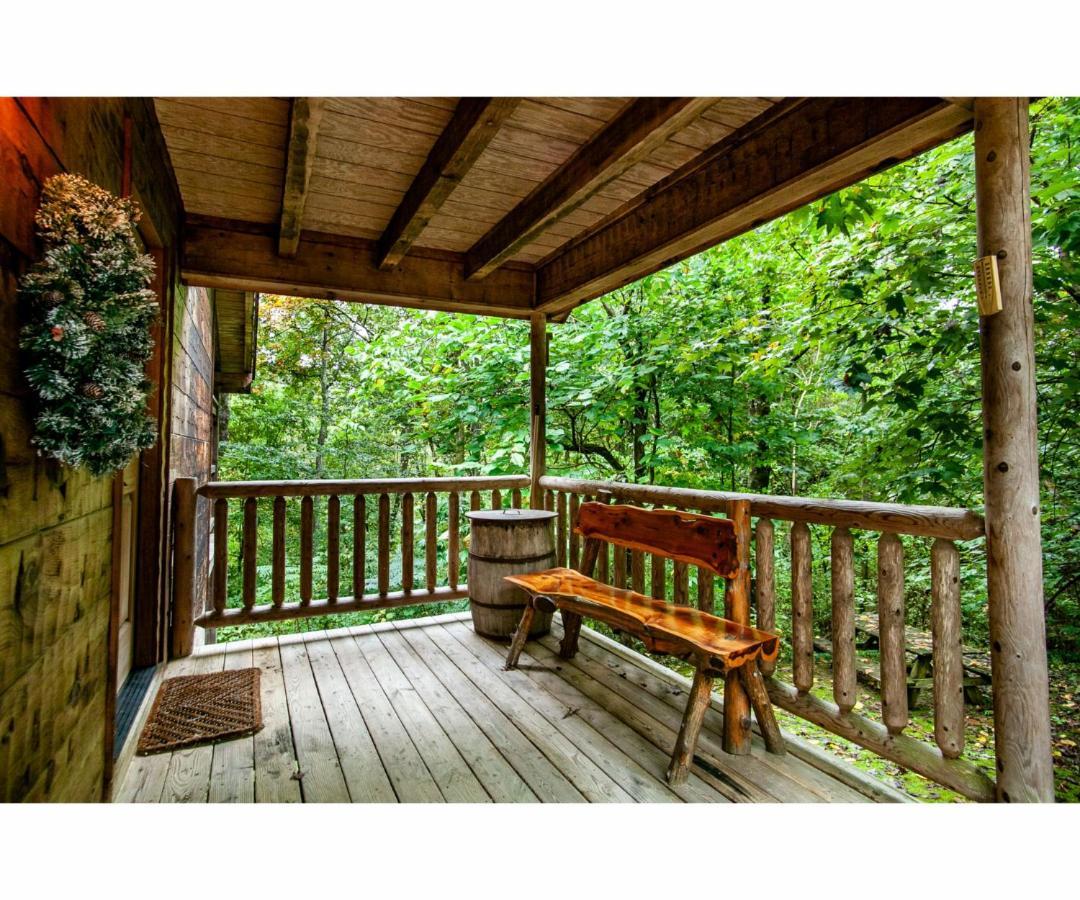 Peekaboo With Hot Tub, Pool Table, And Jacuzzi Βίλα Pigeon Forge Εξωτερικό φωτογραφία