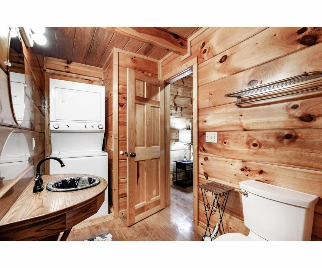 Peekaboo With Hot Tub, Pool Table, And Jacuzzi Βίλα Pigeon Forge Εξωτερικό φωτογραφία