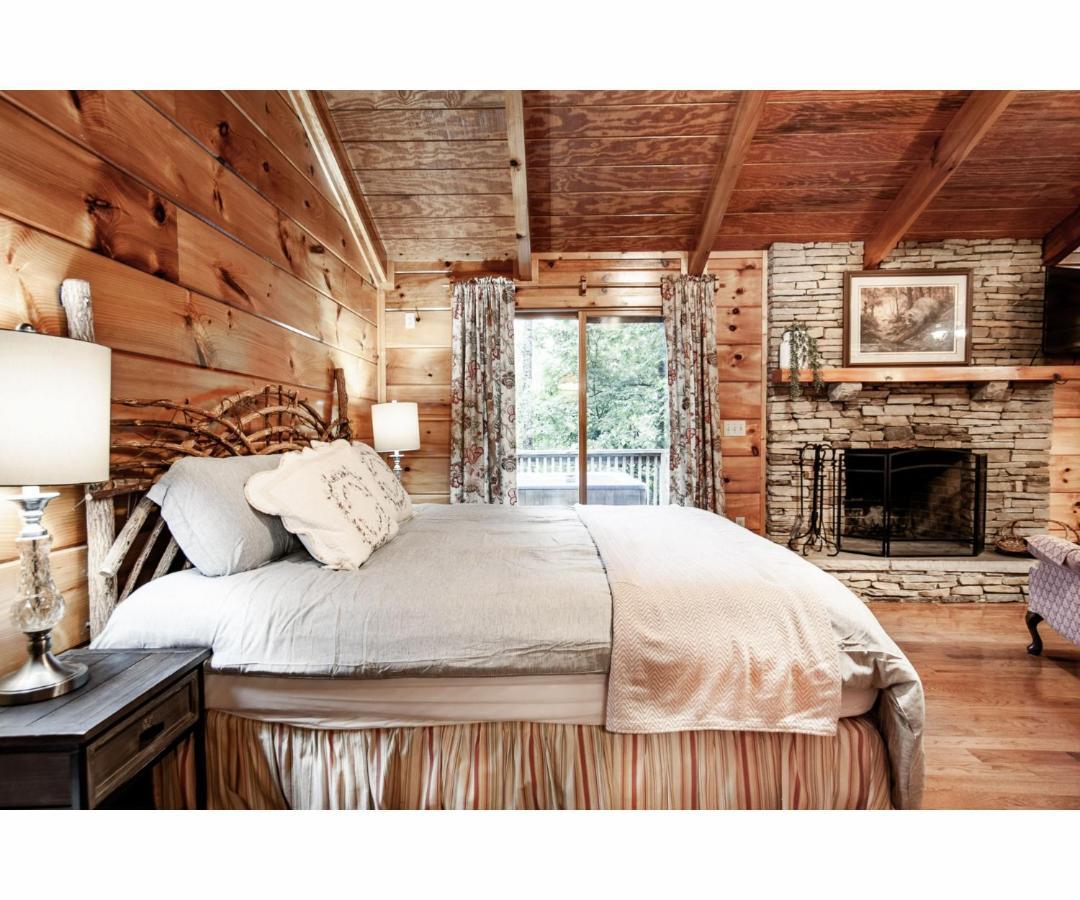 Peekaboo With Hot Tub, Pool Table, And Jacuzzi Βίλα Pigeon Forge Εξωτερικό φωτογραφία