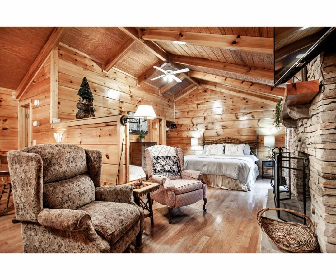 Peekaboo With Hot Tub, Pool Table, And Jacuzzi Βίλα Pigeon Forge Εξωτερικό φωτογραφία