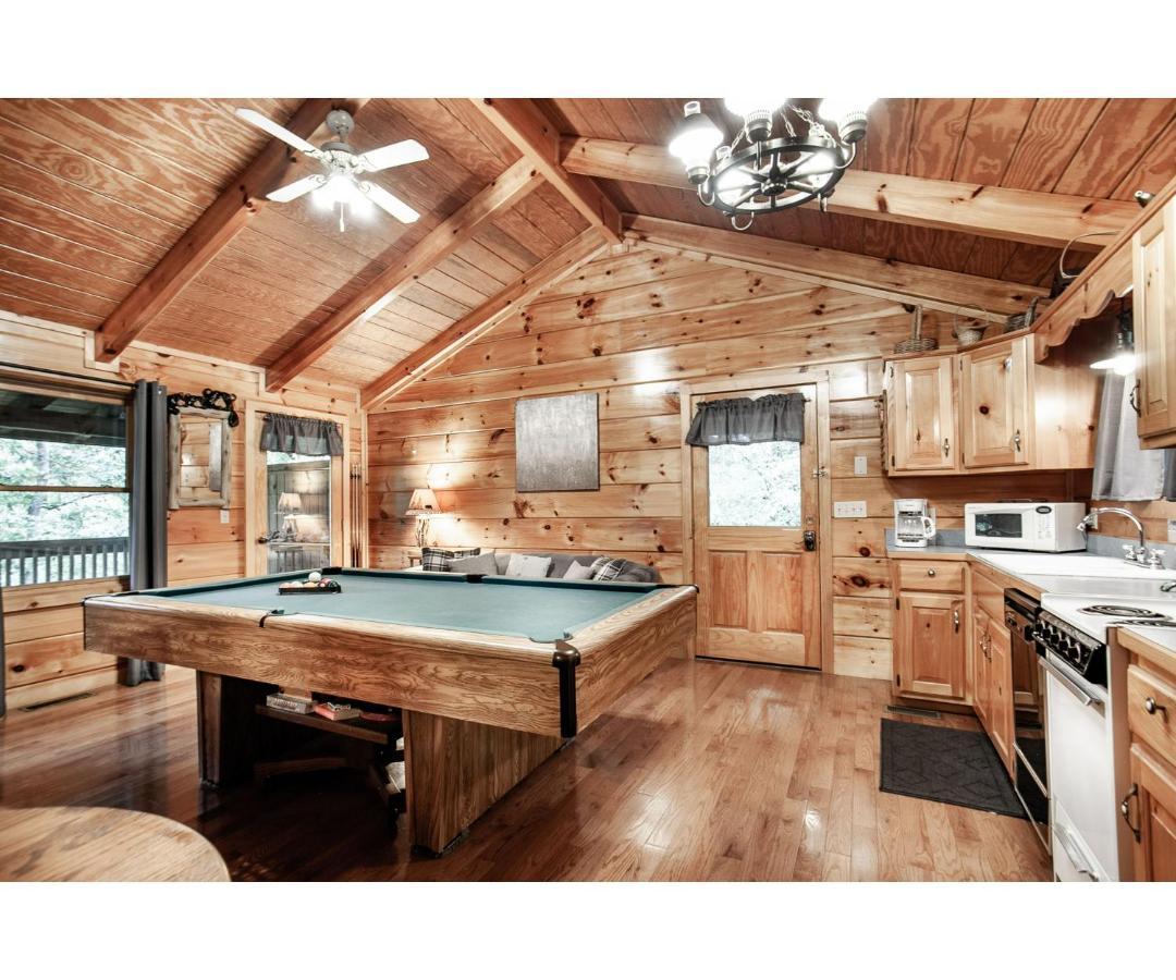Peekaboo With Hot Tub, Pool Table, And Jacuzzi Βίλα Pigeon Forge Εξωτερικό φωτογραφία